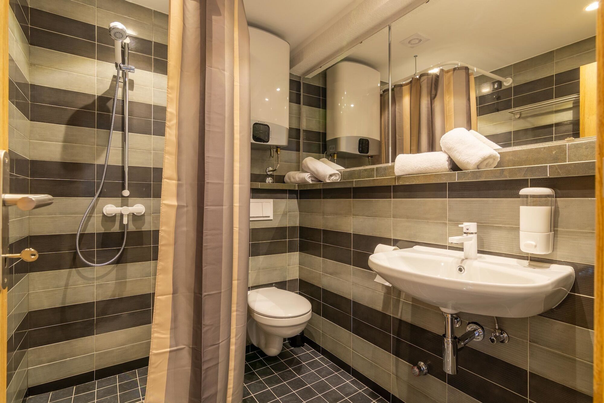 Hotel Resurs Podgorica Eksteriør bilde